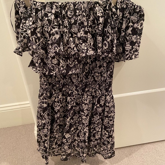 Anna Rae off the shoulder floral dress - Picture 2 of 2